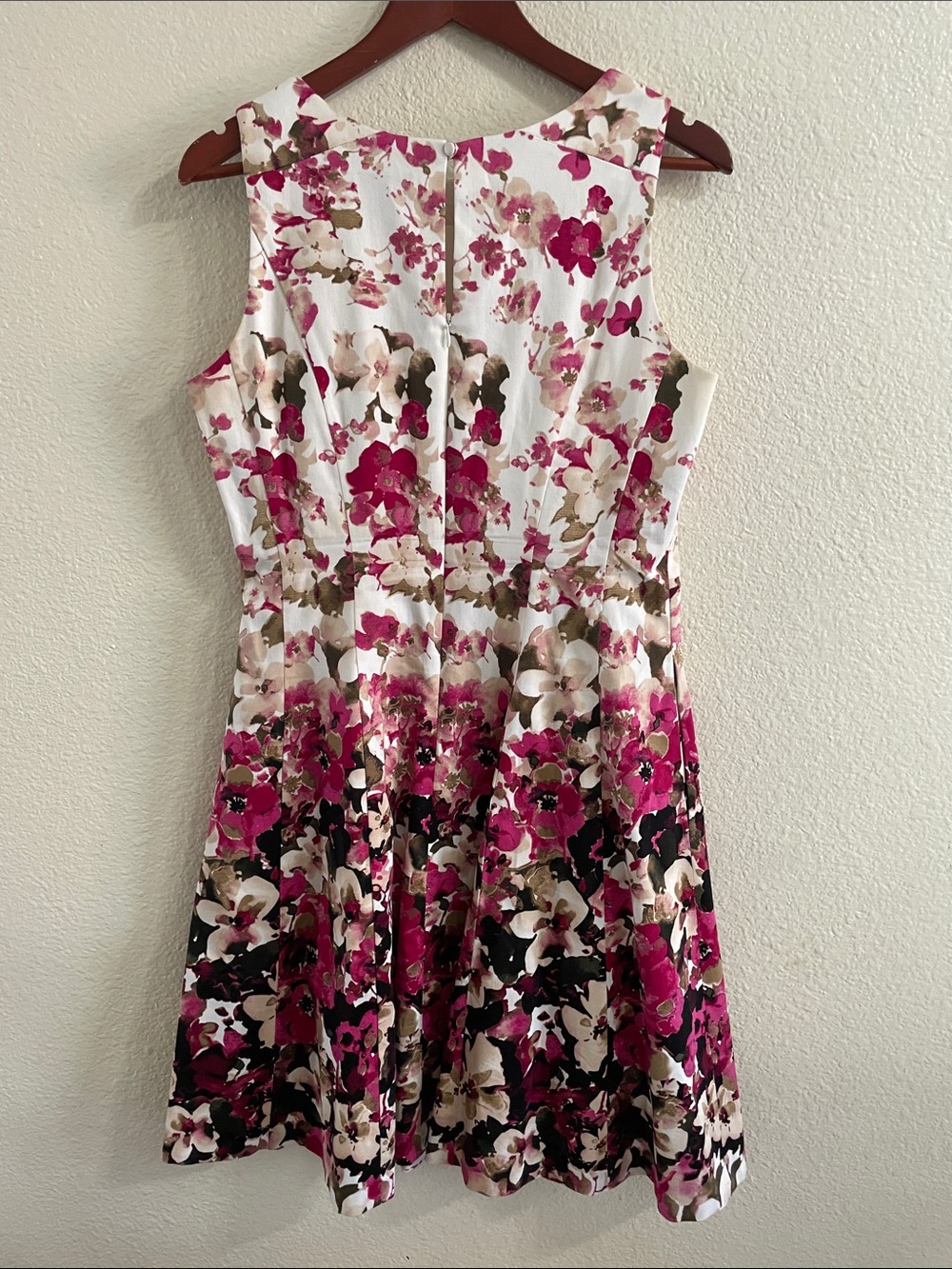 White House Black Market Size: 10 Cream Dress with Pink Floral Print w/ pockets - Picture 4 of 16